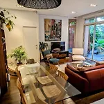 Beautiful With Private Garden Apartamento