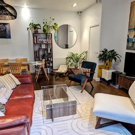 Beautiful With Private Garden Apartamento