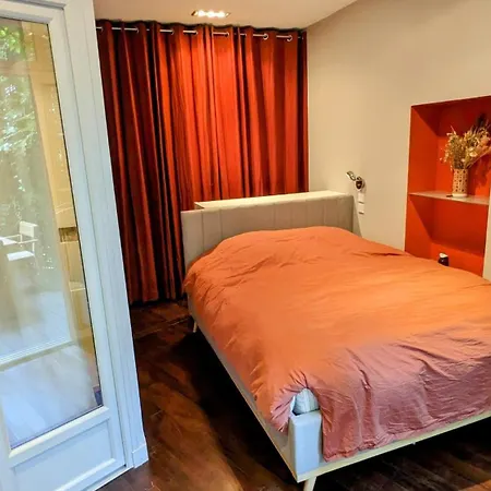 Beautiful With Private Garden Apartamento París
