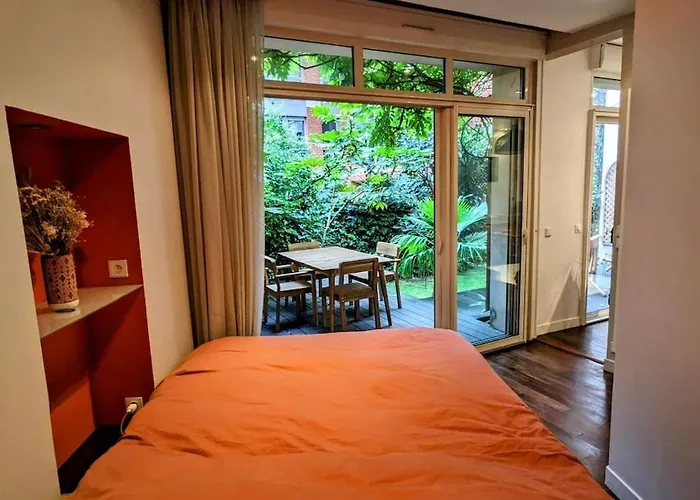 Beautiful With Private Garden Paris